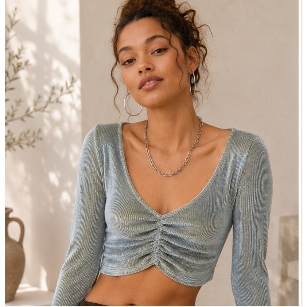 Urban Outfitters Ruched Front Metallic Ribbed Crop Top Silver Blue Long Sleeve L